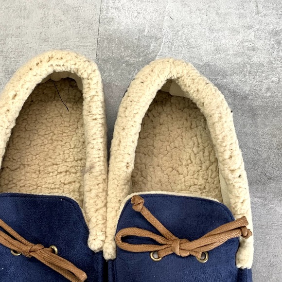 Isotoner Signature Men's Navy/Blue Microsuede Memory Foam Moccasin Slippers SZ L - Picture 6 of 16